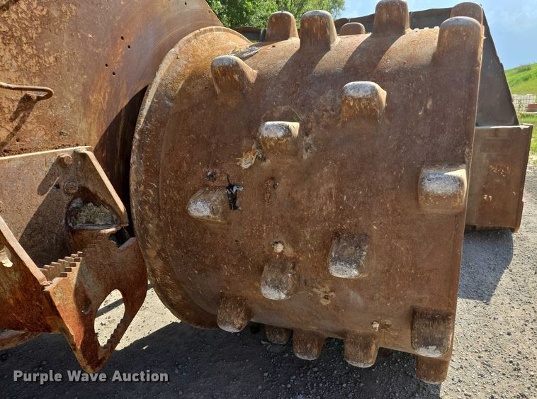 image for item DW7096 2001 Caterpillar 836G landfill compactor