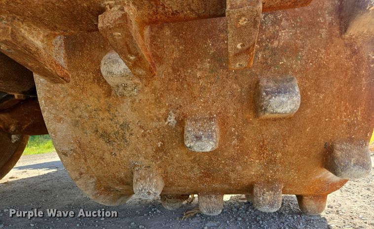 image for item DW7096 2001 Caterpillar 836G landfill compactor