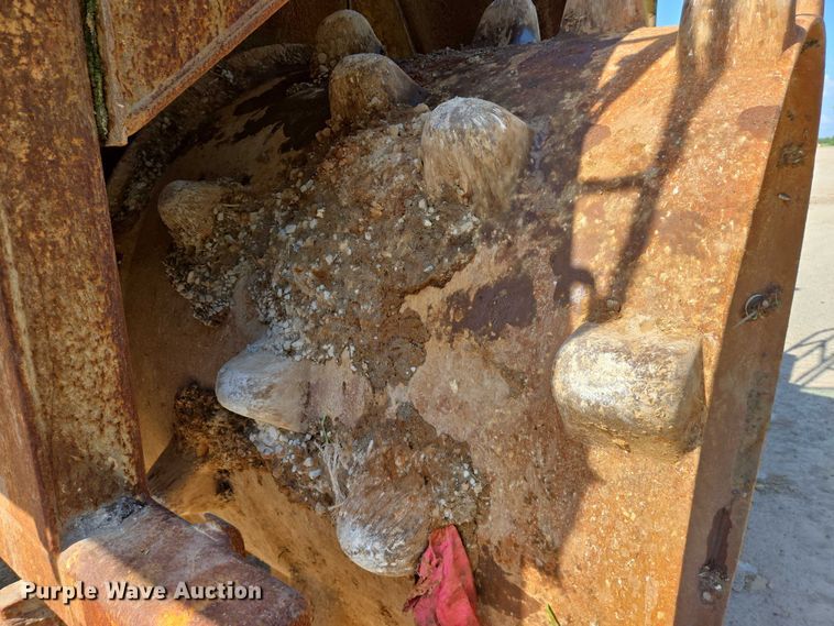 image for item DW7096 2001 Caterpillar 836G landfill compactor