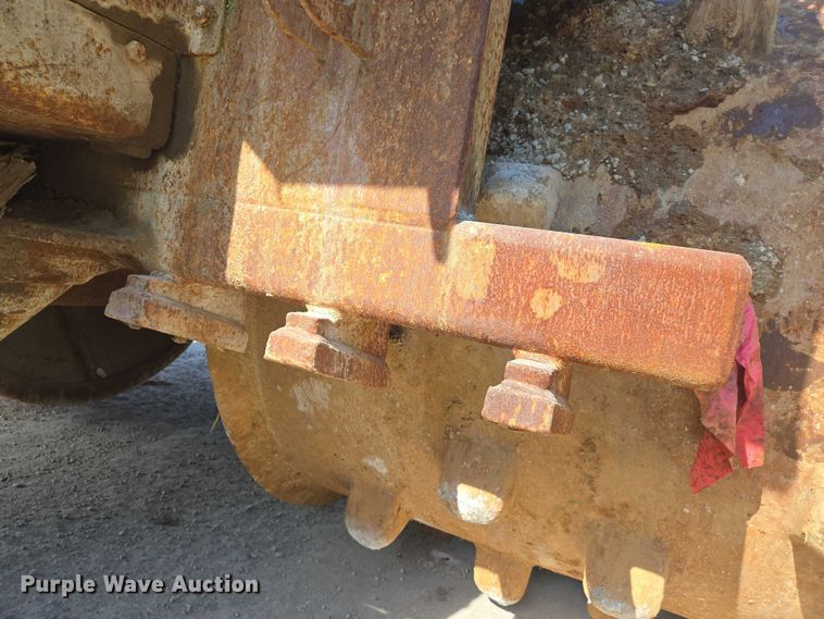 image for item DW7096 2001 Caterpillar 836G landfill compactor