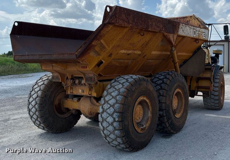 image for item DW7097 2006 John Deere 300D haul truck
