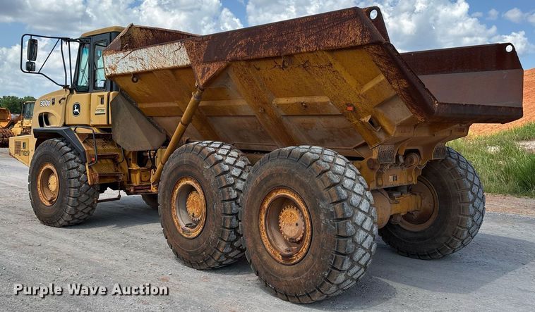 image for item DW7097 2006 John Deere 300D haul truck