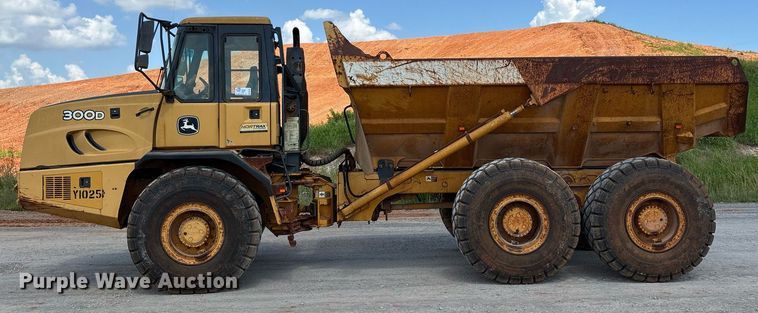 image for item DW7097 2006 John Deere 300D haul truck