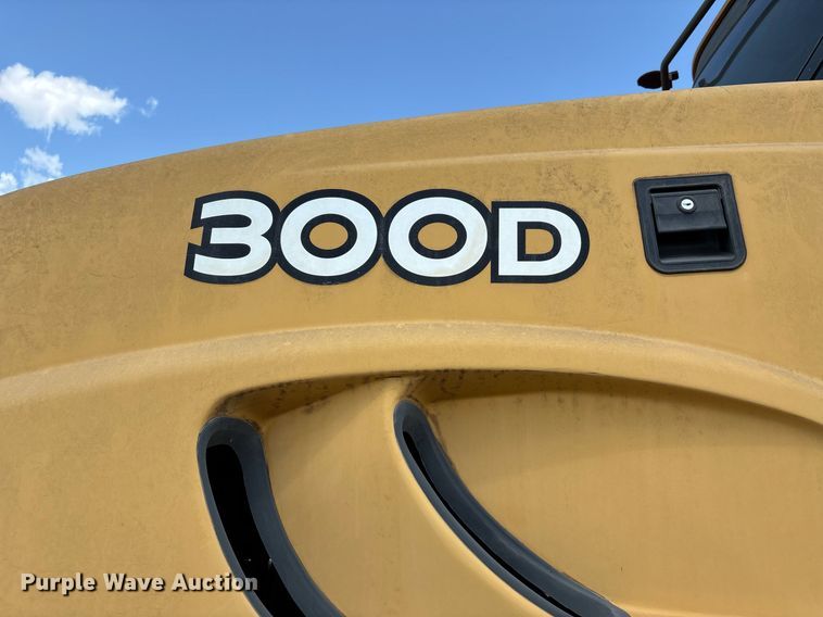 image for item DW7097 2006 John Deere 300D haul truck