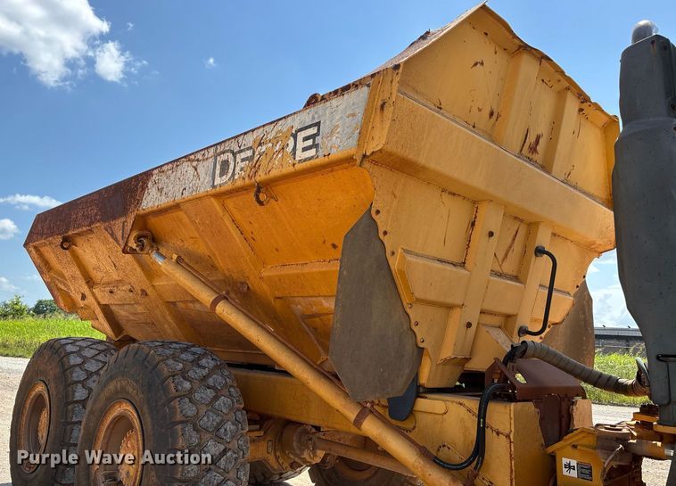 image for item DW7097 2006 John Deere 300D haul truck