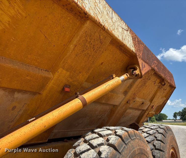 image for item DW7097 2006 John Deere 300D haul truck