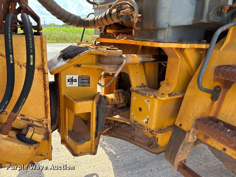 image for item DW7097 2006 John Deere 300D haul truck