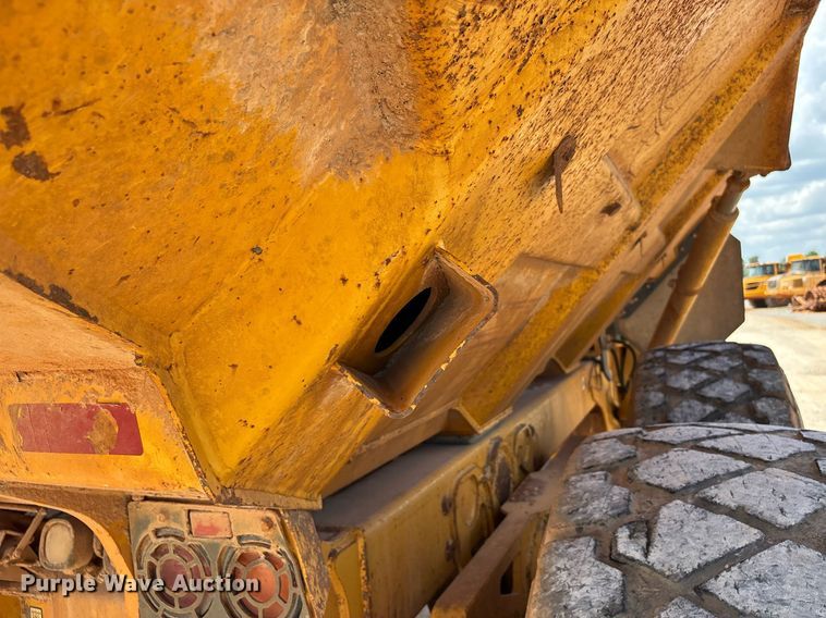 image for item DW7097 2006 John Deere 300D haul truck