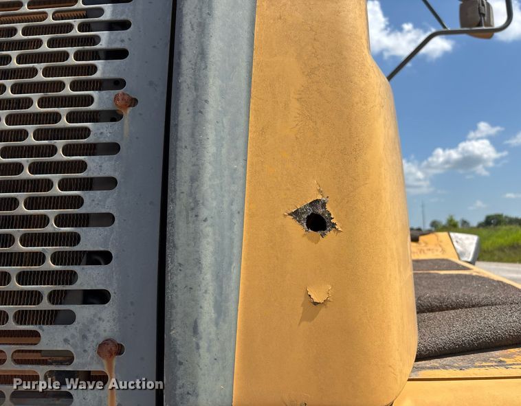 image for item DW7097 2006 John Deere 300D haul truck