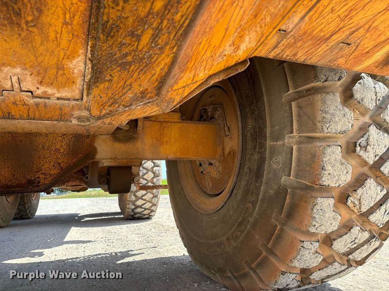 image for item DW7097 2006 John Deere 300D haul truck