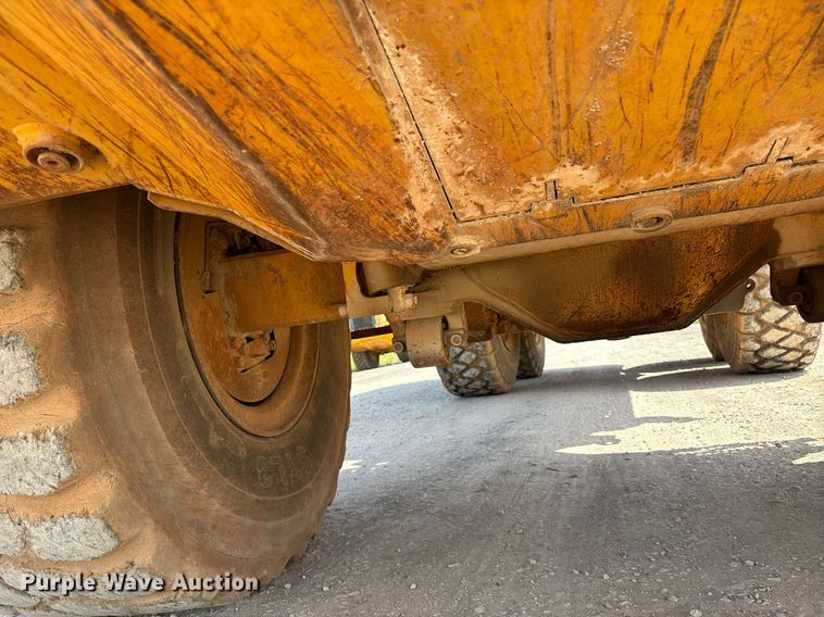 image for item DW7097 2006 John Deere 300D haul truck