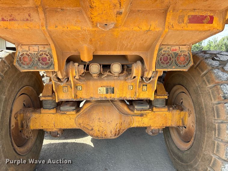 image for item DW7097 2006 John Deere 300D haul truck