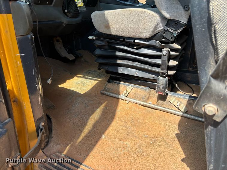 image for item DW7097 2006 John Deere 300D haul truck