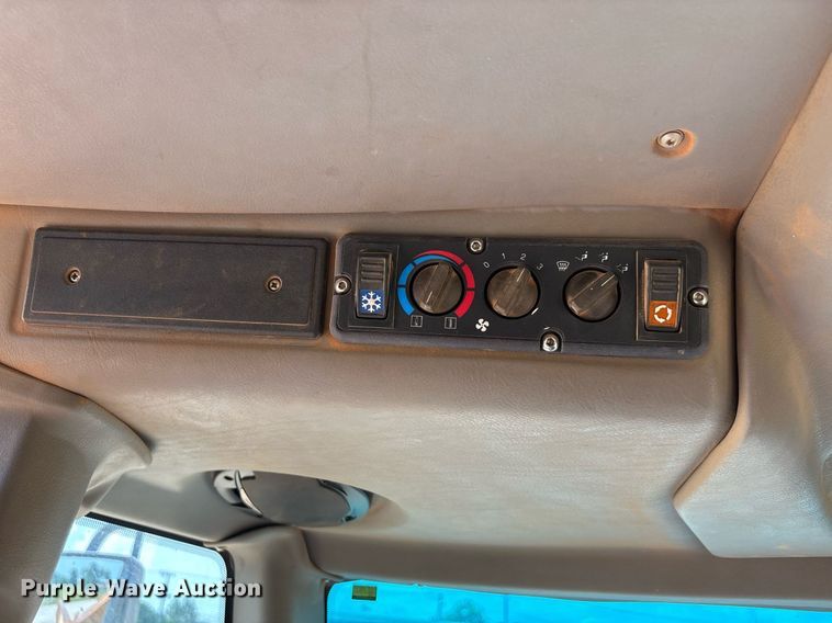 image for item DW7097 2006 John Deere 300D haul truck