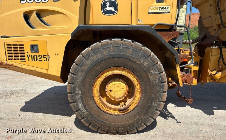 image for item DW7097 2006 John Deere 300D haul truck