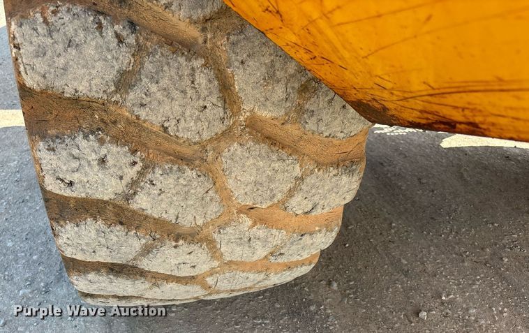 image for item DW7097 2006 John Deere 300D haul truck