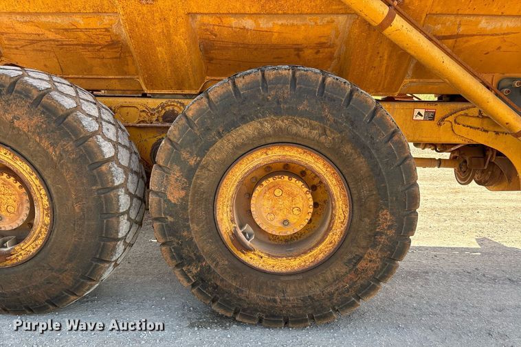 image for item DW7097 2006 John Deere 300D haul truck