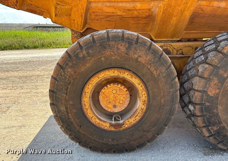 image for item DW7097 2006 John Deere 300D haul truck