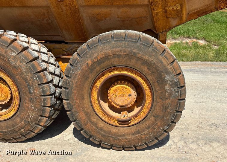 image for item DW7097 2006 John Deere 300D haul truck