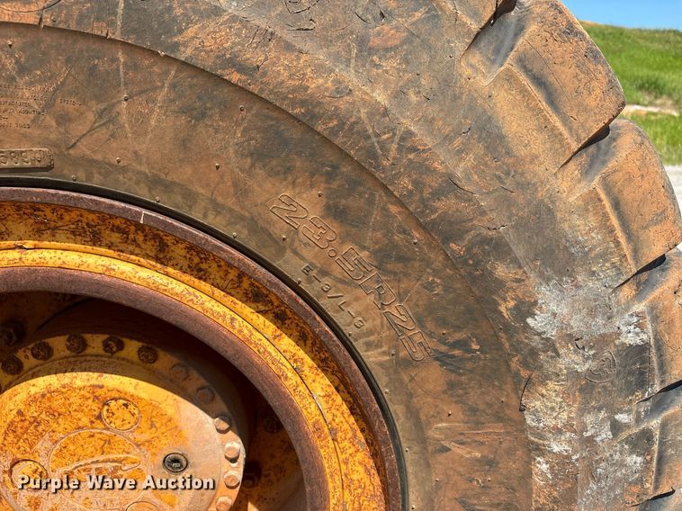 image for item DW7097 2006 John Deere 300D haul truck