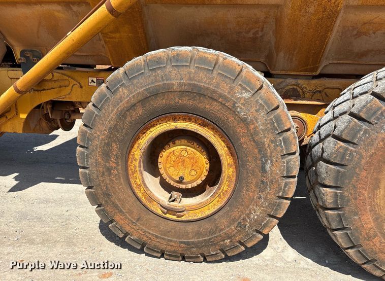 image for item DW7097 2006 John Deere 300D haul truck