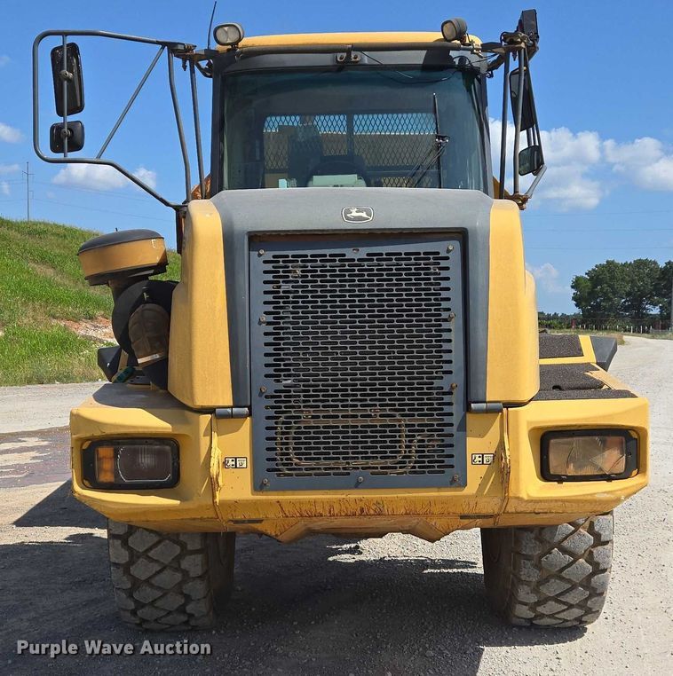 image for item DW7098 2011 John Deere 250D Series II haul truck