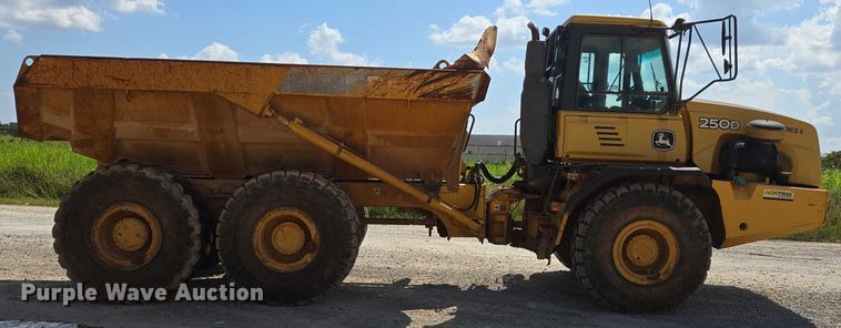 image for item DW7098 2011 John Deere 250D Series II haul truck