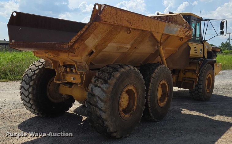 image for item DW7098 2011 John Deere 250D Series II haul truck