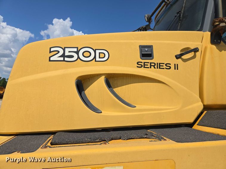 image for item DW7098 2011 John Deere 250D Series II haul truck