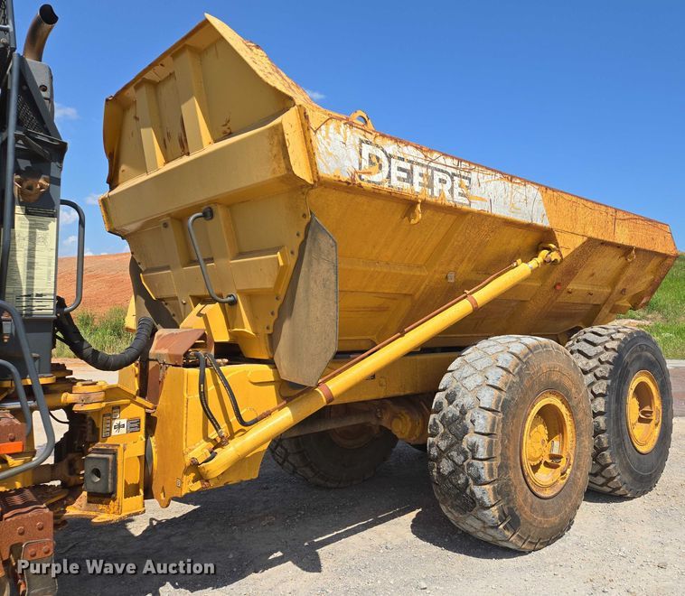 image for item DW7098 2011 John Deere 250D Series II haul truck