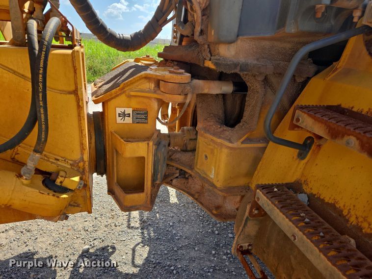 image for item DW7098 2011 John Deere 250D Series II haul truck