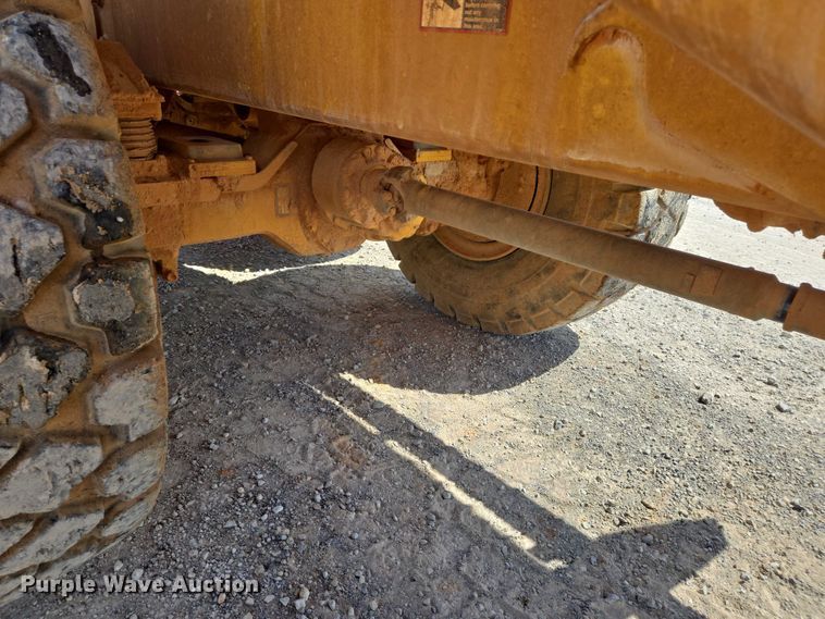 image for item DW7098 2011 John Deere 250D Series II haul truck