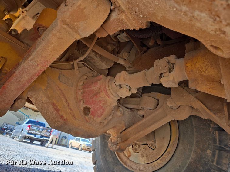 image for item DW7098 2011 John Deere 250D Series II haul truck