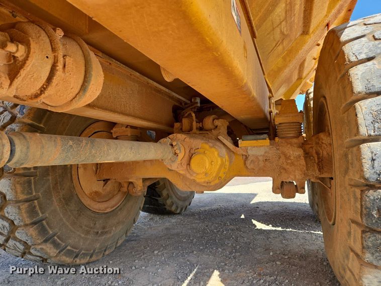 image for item DW7098 2011 John Deere 250D Series II haul truck