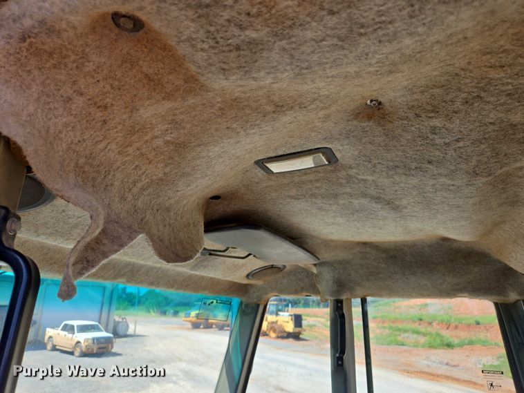 image for item DW7098 2011 John Deere 250D Series II haul truck