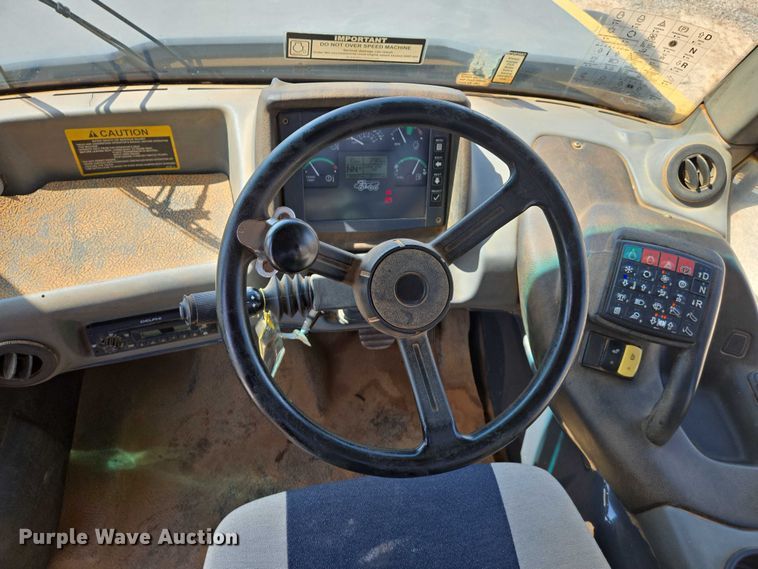 image for item DW7098 2011 John Deere 250D Series II haul truck