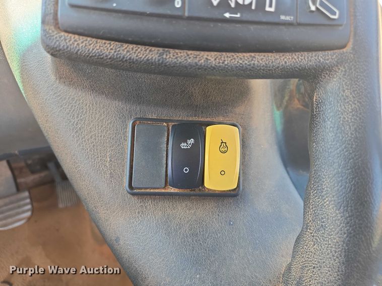 image for item DW7098 2011 John Deere 250D Series II haul truck