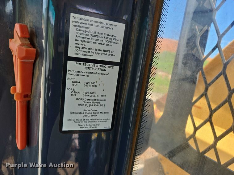 image for item DW7098 2011 John Deere 250D Series II haul truck