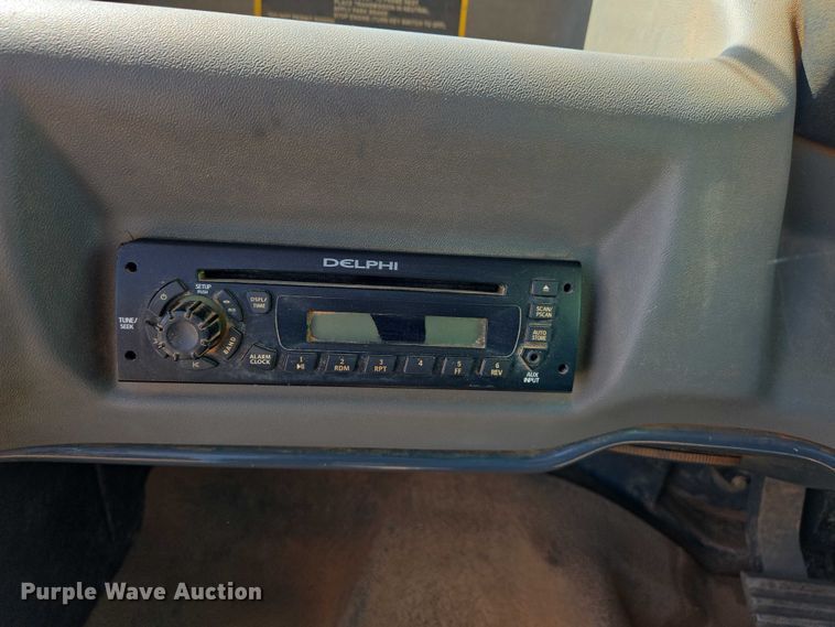 image for item DW7098 2011 John Deere 250D Series II haul truck