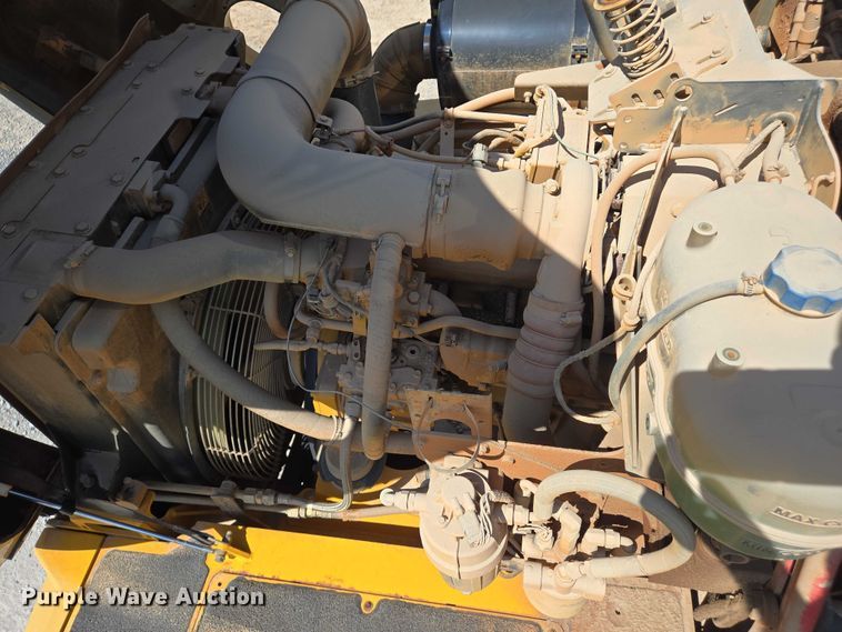 image for item DW7098 2011 John Deere 250D Series II haul truck