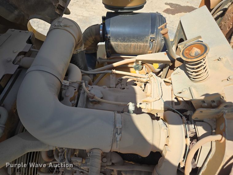 image for item DW7098 2011 John Deere 250D Series II haul truck