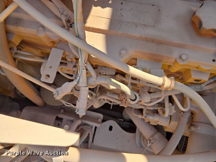 image for item DW7098 2011 John Deere 250D Series II haul truck