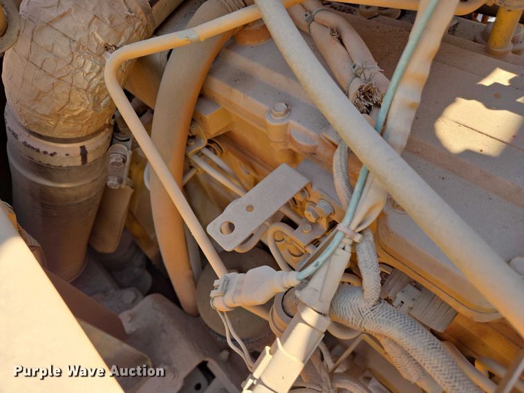 image for item DW7098 2011 John Deere 250D Series II haul truck