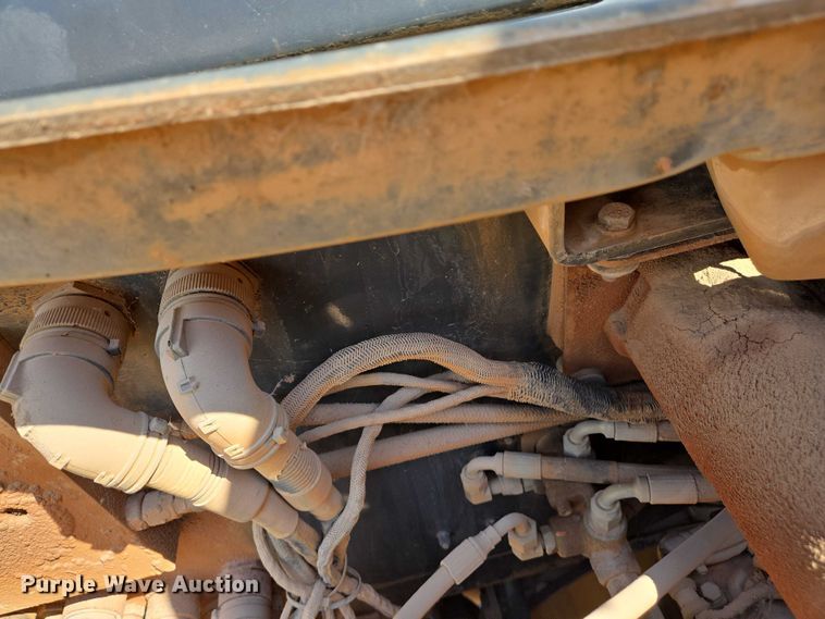 image for item DW7098 2011 John Deere 250D Series II haul truck