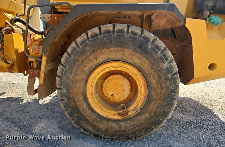 image for item DW7098 2011 John Deere 250D Series II haul truck