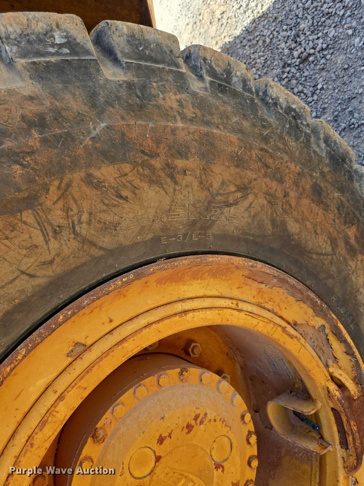 image for item DW7098 2011 John Deere 250D Series II haul truck