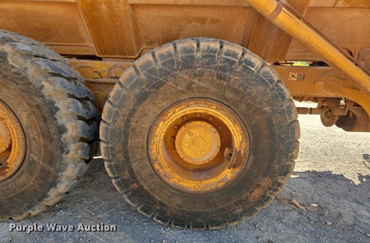 image for item DW7098 2011 John Deere 250D Series II haul truck