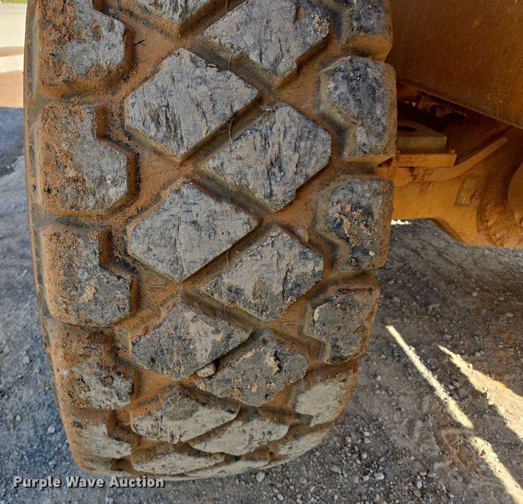 image for item DW7098 2011 John Deere 250D Series II haul truck