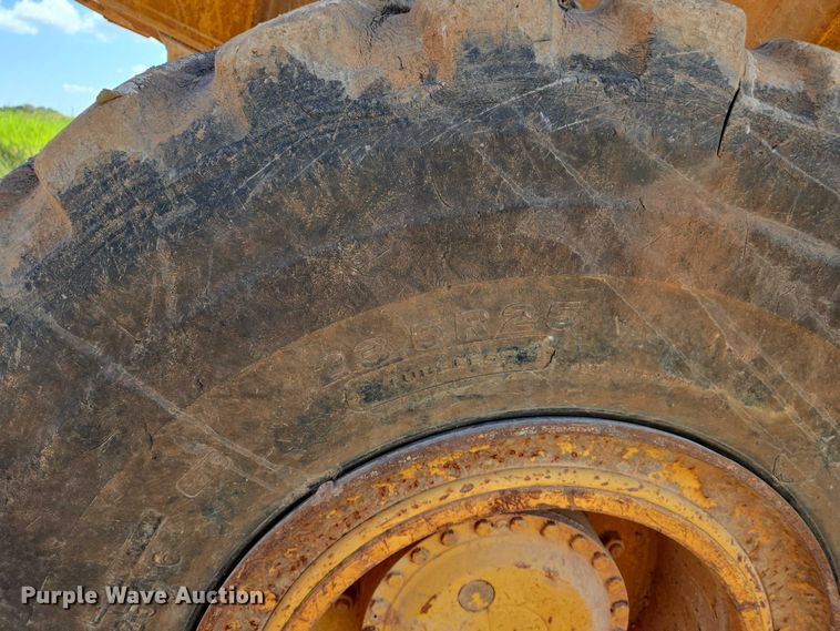 image for item DW7098 2011 John Deere 250D Series II haul truck