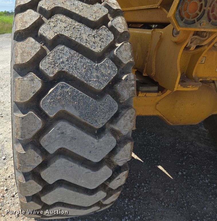 image for item DW7098 2011 John Deere 250D Series II haul truck